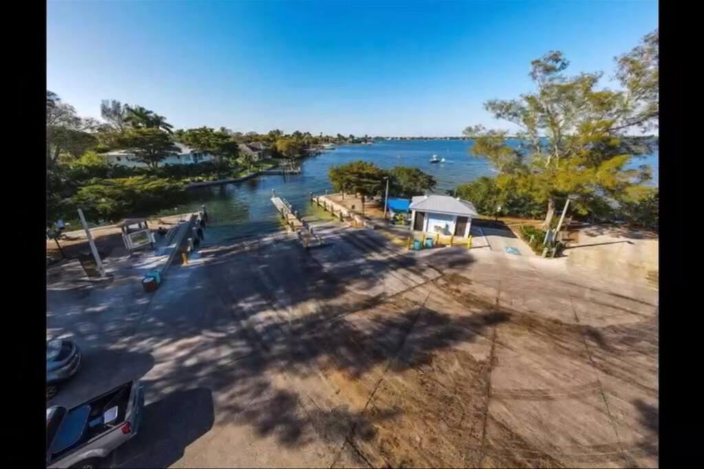 Paradise By The River-Hottub/Pool-Near Beaches Μπράντεντον Εξωτερικό φωτογραφία