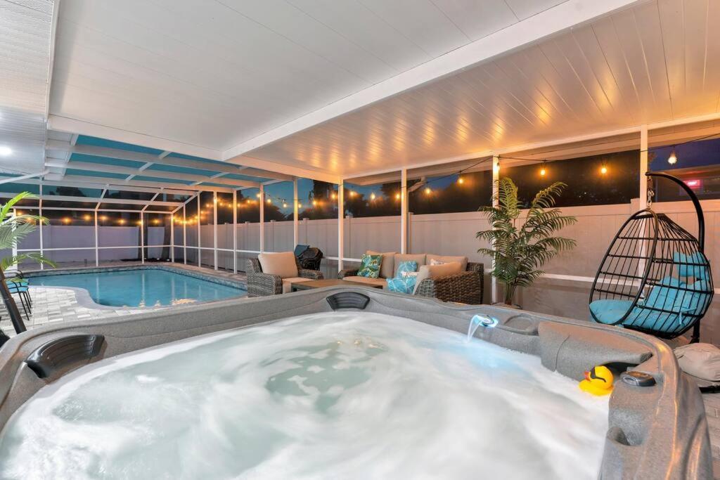 Paradise By The River-Hottub/Pool-Near Beaches Μπράντεντον Εξωτερικό φωτογραφία